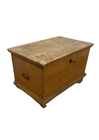 Antique wooden blanket chest ca 100 years old - Really Old Shit