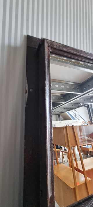 Industriele spiegel van antiek gietijzeren raam - Really Old Shit
