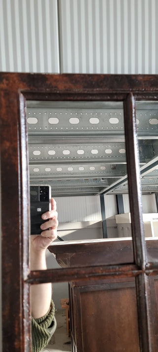 Industriele spiegel van antiek gietijzeren raam - Really Old Shit