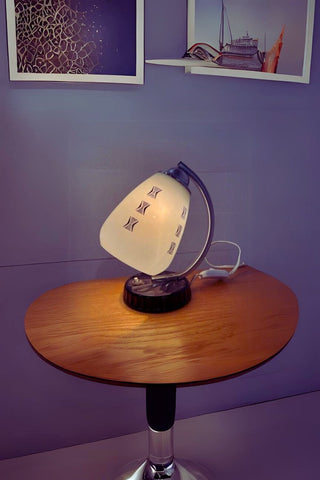 Mid century milkglass tablelamp - Really Old Shit